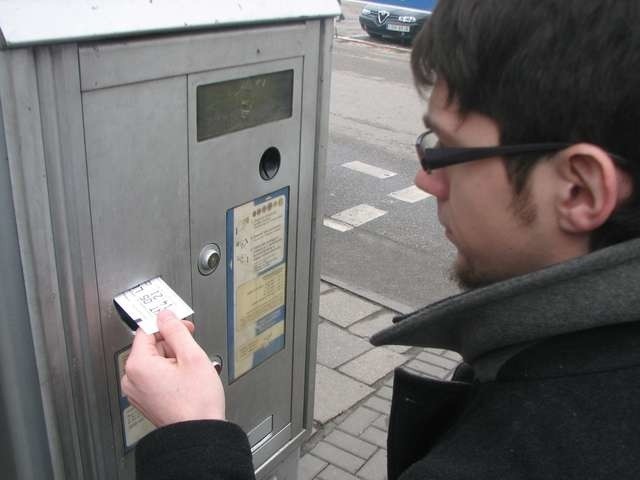 Parkomaty znajdują sięParkomaty znajdują się obecnie w kilku punktach miasta, m.in. przy ul. Strzeleckiej. Wkrótce pojawią się przy kolejnych ulicach,