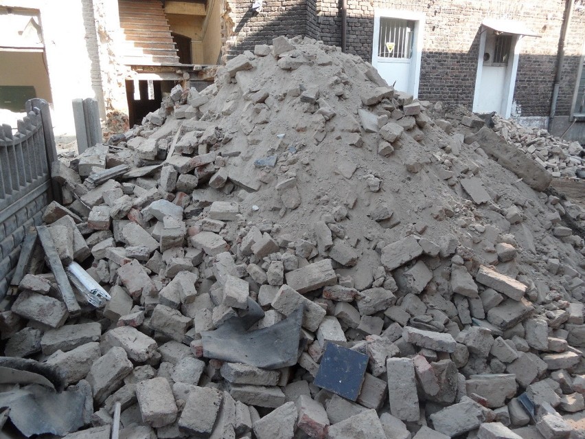 Katastrofa budowlana: W Chorzowie zawaliła się kamienica [ZDJĘCIA]