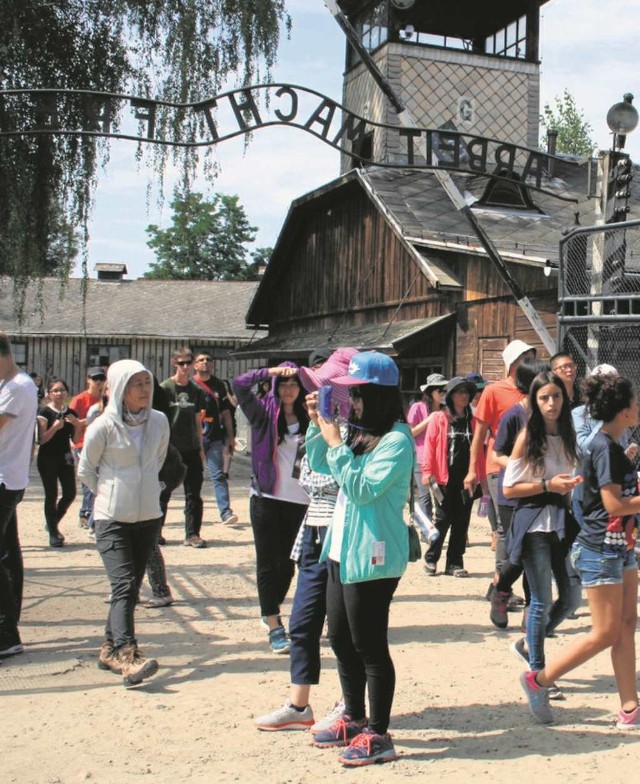 Codziennie Muzeum Auschwitz odwiedza średnio 30 tys. pielgrzymów