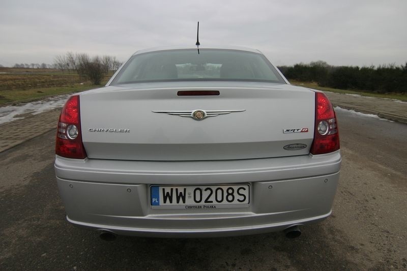 Test redakcyjny: wrazenia z jazdy Chryslerem 300C SRT8