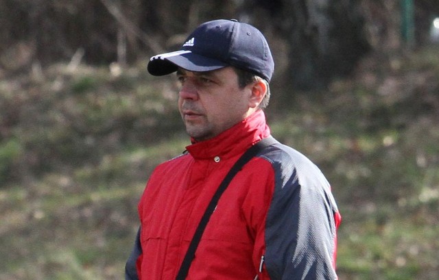 Trener Stali Nowa Dęba Andrzej Majdański jeszcze kompletuje kadrę swojego zespołu przed startem rundy wiosennej piłkarskiej czwartej ligi.
