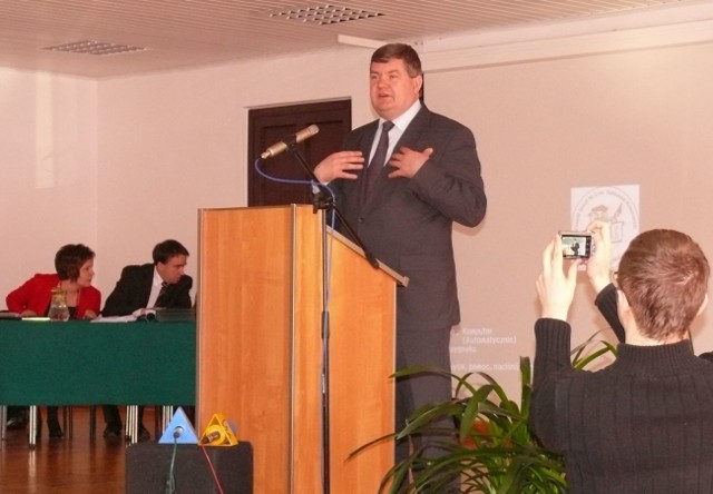 Wiceminister Kazimierz Plocie na spotkaniu w Stalowej Woli.
