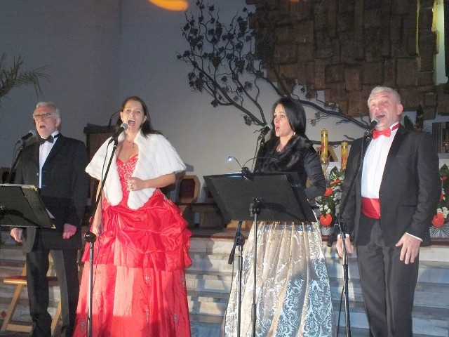Muzyczną Modlitwę przedstawili, od prawej: Wojciech Bardowski, Magdalena Tunkiewicz, Anna Maria Adamiak i Mieczysław Pernach.