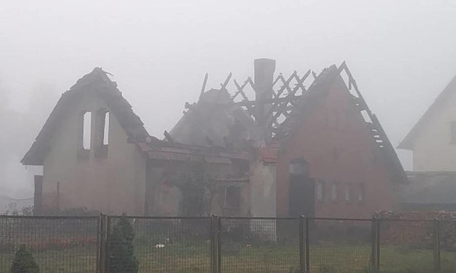 Pożar w Człuchowie [7.09.2018]. Palił się budynek przy dworcu PKP