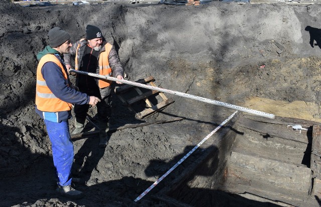 Podczas wykopalisk na bulwarach w Oświęcimiu archeolodzy natrafili na drewnianą mykwę sprzed około 300 lat. Ma wymiary 3,60 na 3,60 m