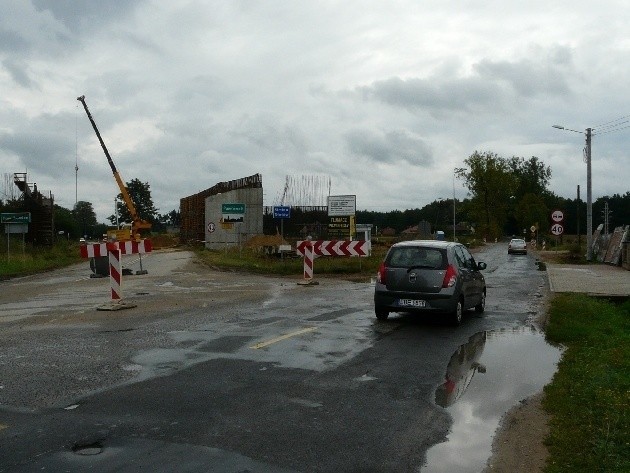 Fragment drogi wojewódzkiej nr 485 na granicy Pawlikowic i...