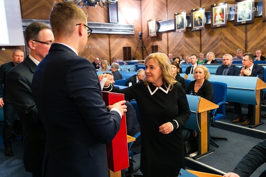 Sprawdź, ile będzie zarabiał prezydent Szczecina po obniżce pensji