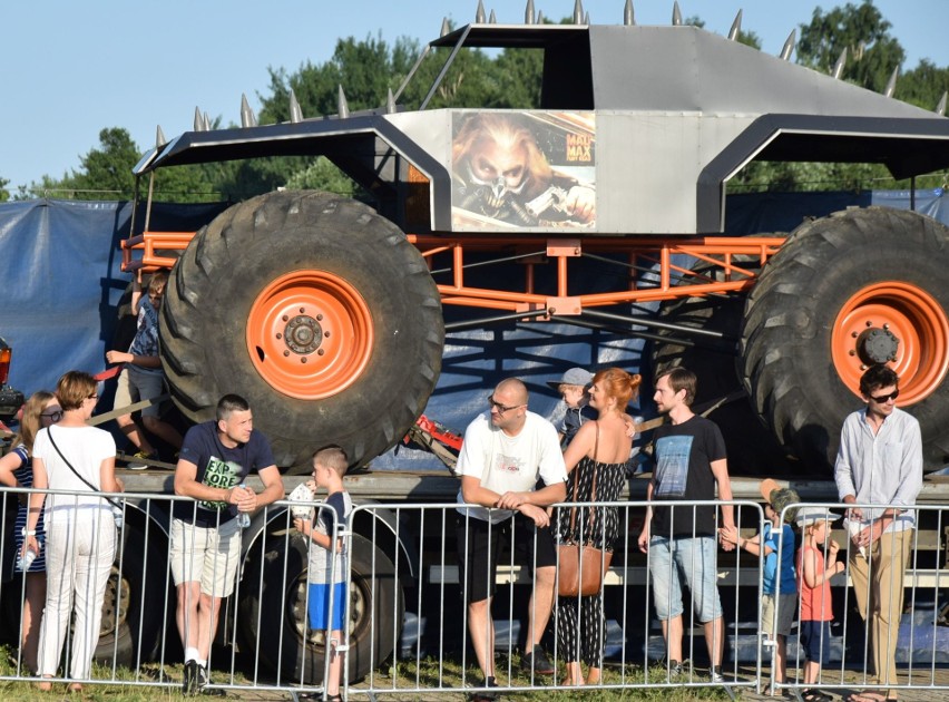 Ostrołęka. Pokazy Extreme Cascaders Team 2019 w Ostrołęce. 14.06.2019. Pokazy kaskaderskie i moto show