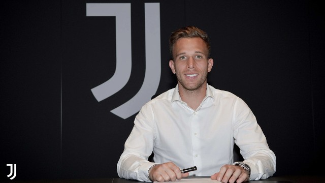Arthur sprzedany do Juventusu. Pjanić w Barcelonie