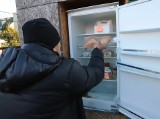Jadłodzielnia na ulicy Warzywnej w Radomiu wciąż działa. Mieszkańcy miasta przynoszą świąteczne potrawy