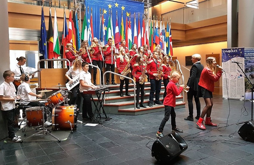 Orkiestra ze Staszowa zachwyciła Europę! Pierwszy taki koncert w historii (WIDEO)