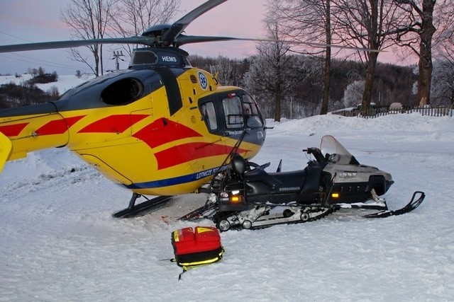 W Puławach skuter śnieżny zderzył się ze śmigłowcem pogotowia ratunkowego [ZDJĘCIA]