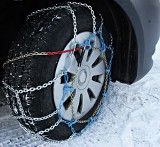 Jak Polacy przygotowują samochód na zimę? Zmiana opon to nie wszystko!
