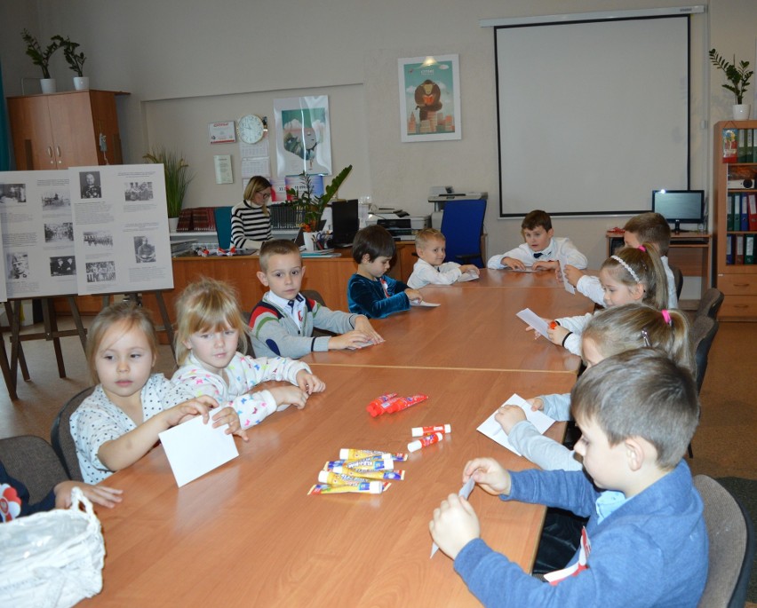 Święto Niepodległości obchodzono w bibliotece w Radzyniu Chełmińskim. Zobacz zdjęcia