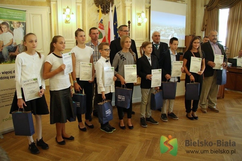 Czterdziestu najzdolniejszych uczniów i studentów,...