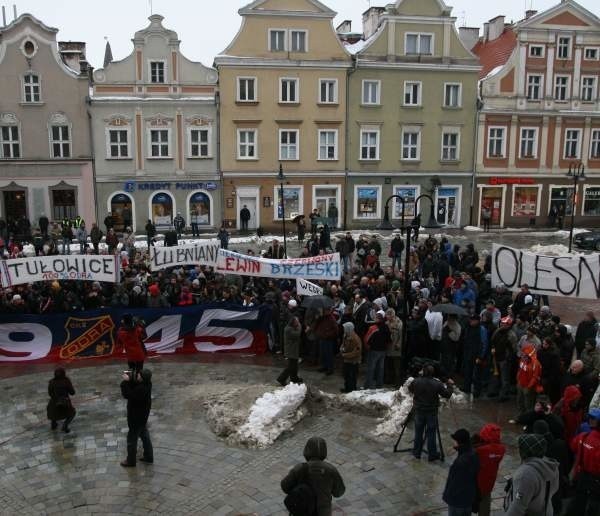 Demonstracja w Opolu pokazała, że kibicom zależy na Odrze. Ale czy komuś jeszcze?