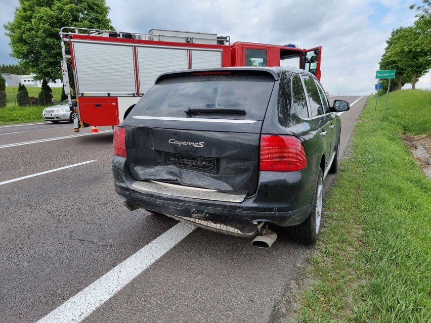 Karambol trzech samochodów na drodze wylotowej z Przemyśla. Kobieta została zabrana do szpitala [ZDJĘCIA]