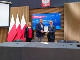 Gmina Skarżysko-Kamienna otrzymała ponad 4 miliony złotych dofinansowania na przebudowę ulicy Głównej. Remont zakończy się już w 2023 roku