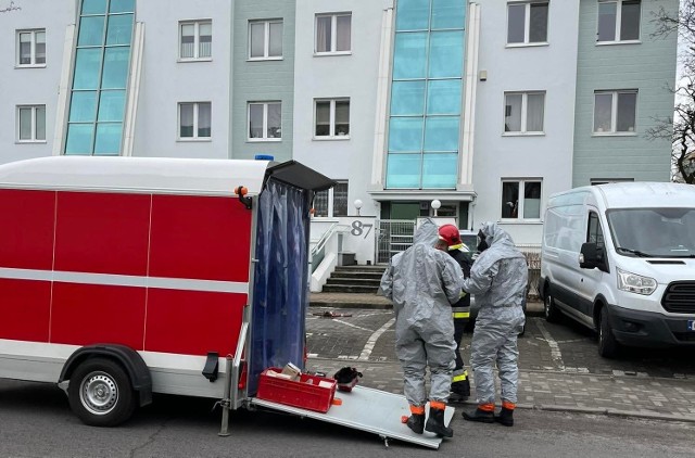 Jak informuje nas mł. bryg. Aleksandra Starowicz z KP PSP Toruń, około godziny 9 do straży wpłynęła informacja, że jedna z mieszkanek budynku znalazła buteleczkę z opisem "cyjanek potasu"