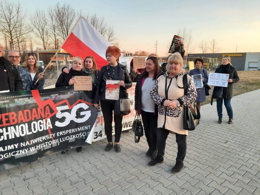 Mieszkańcy Dąbrowy Górniczej od kilku dni protestują...