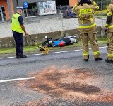 Wypadek pod Krakowem. Na drodze krajowej nr 79 zderzyły się motocykl i pojazd osobowy. Jedna osoba została poszkodowana