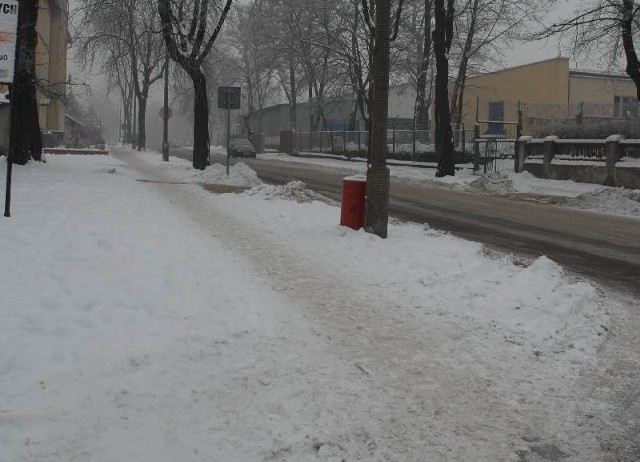 Po tym chodniku trudno było... chodzić