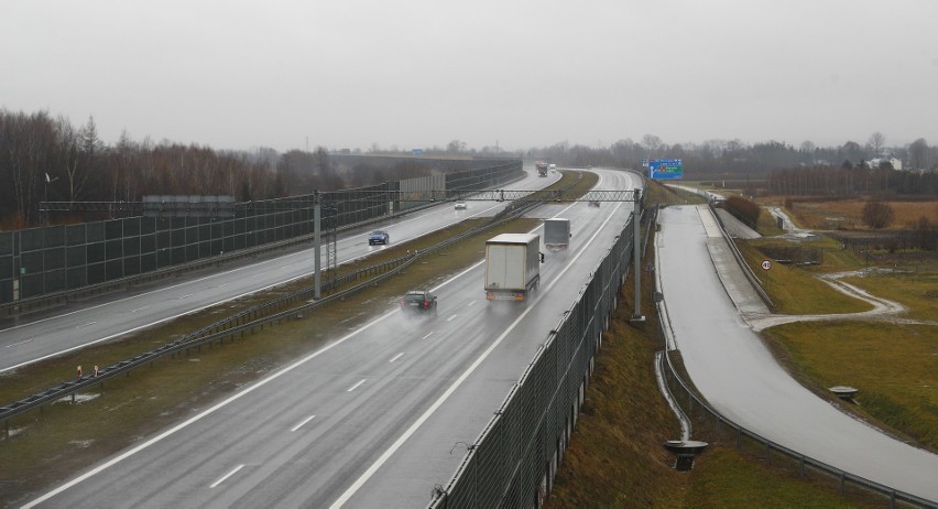 Cała autostrada A4 ma 670 kilometrów i łączy Polskę pomiędzy...