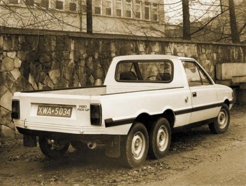 Fot. archiwum FSO: Prototyp 3-osiowego Poloneza Pickup (1981...