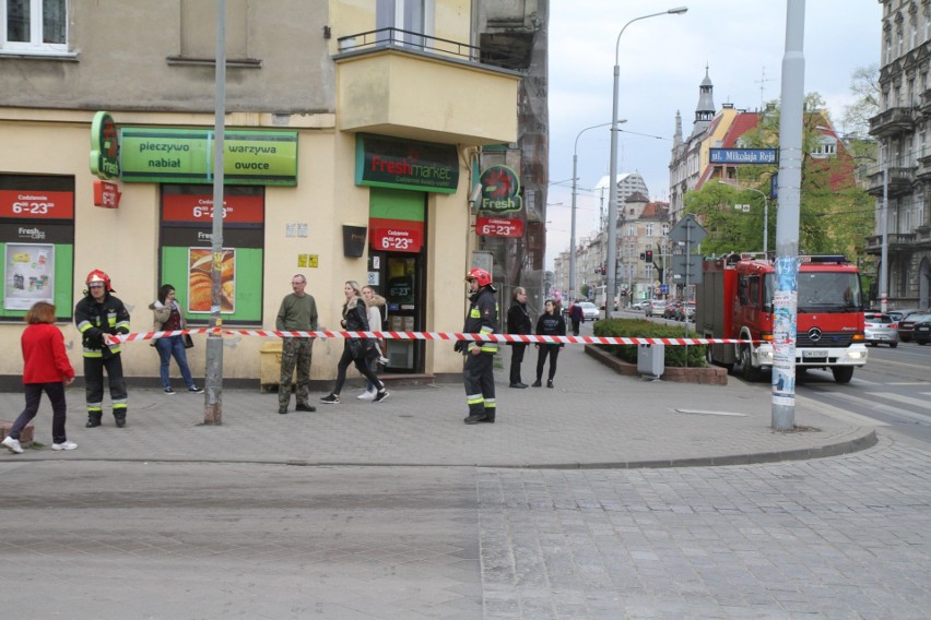 Plama oleju na jezdni. Utrudnienia na Reja i Sienkiewicza (ZDJĘCIA)