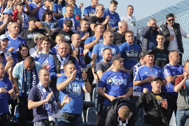 3.10.2021 r. Kibice na meczu Ruch Chorzów - Stal Rzeszów.  Zobacz kolejne zdjęcia. Przesuwaj zdjęcia w prawo - naciśnij strzałkę lub przycisk NASTĘPNE