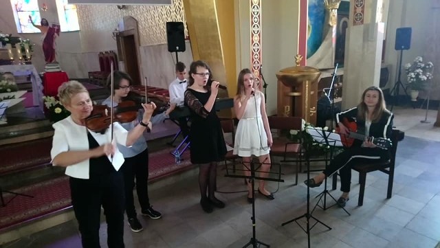 W opatowskiej kolegiacie Świętego Marcina w czwartek odbył się koncert z okazji Święta Konstytucji. Zobacz, kto zagrał.