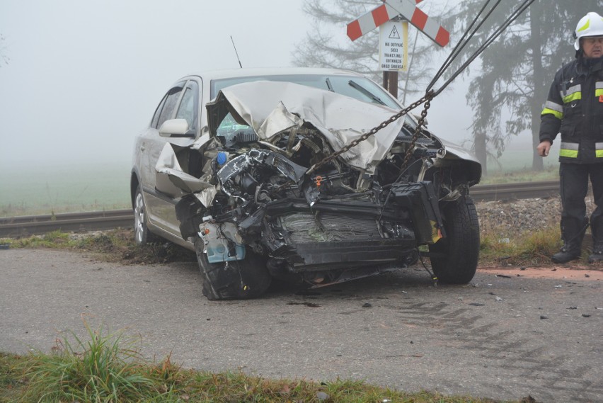 Wypadek w Gierwatach: zderzenie pociągu i osobówki! [ZDJĘCIA+WIDEO]