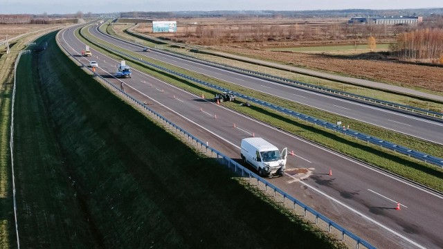 Autostrada A4 – najdłuższa autostrada w Polsce o długości 667 km prowadząca z zachodu na wschód przez południową Polskę (wzdłuż Sudetów i Karpat). Stalexport Autostrada Małopolska S.A. zarządza 60-kilometrowym odcinkiem autostrady A4 pomiędzy Katowicami a Krakowem. Spółka uzyskała koncesję na jej przystosowanie do wymogów autostrady płatnej oraz eksploatację w 1997 roku, na 30 lat.