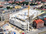 Opole Główne. Postępuje budowa nowego parkingu wielopoziomowego w centrum miasta. Jak prezentuje się z powietrza? [ZDJĘCIA]