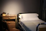 Wadowice. W muzeum wystawiono łóżko, na którym papież Jan Paweł II 40 lat temu walczył o życie po zamachu. Inne eksponaty [ZDJĘCIA]