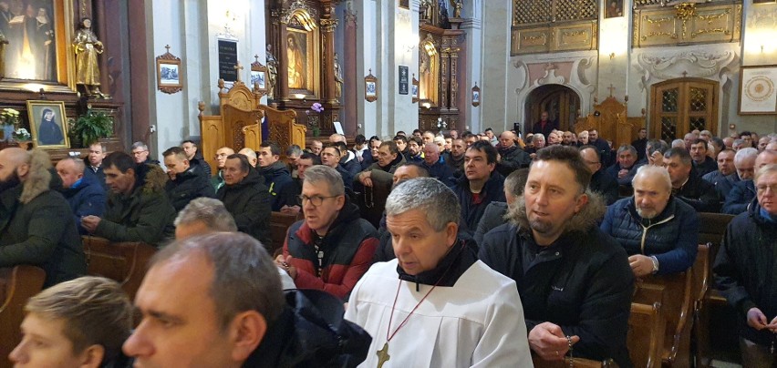 Grudniowy Męski Różaniec przeszedł ulicami Przemyśla [ZDJĘCIA]