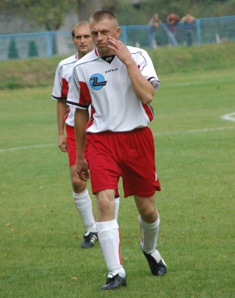 Dwa gole dla Wulkana strzelił Sławomir Pysiak (na pierwszym planie) a jednego Dariusz Rysiewski (z tyłu)
