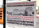 Radni Prawa i Sprawiedliwości rozwiesili plakaty i odcinają się od opóźnionego remontu w Radomiu
