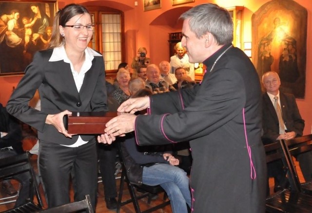 Dominice Burdzy dziękował za publikację biskup sandomierski Krzysztof Nitkiewicz.