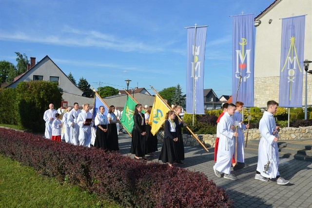 50. rocznica śmierci pomocniczego biskupa opolskiego Henryka Grzondziela. Uroczystość w parafii Opole-Grudzice.