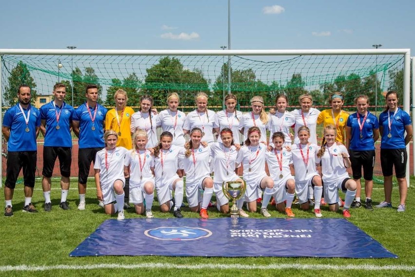 Tak młode zawodniczki cieszyły się na stadionie w Jarocinie...