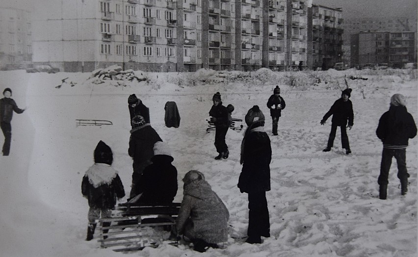 Archiwalny Stargard. Zima w latach 80. XX wieku. Jazda na sankach, bitwy na śnieżki. ZDJĘCIA