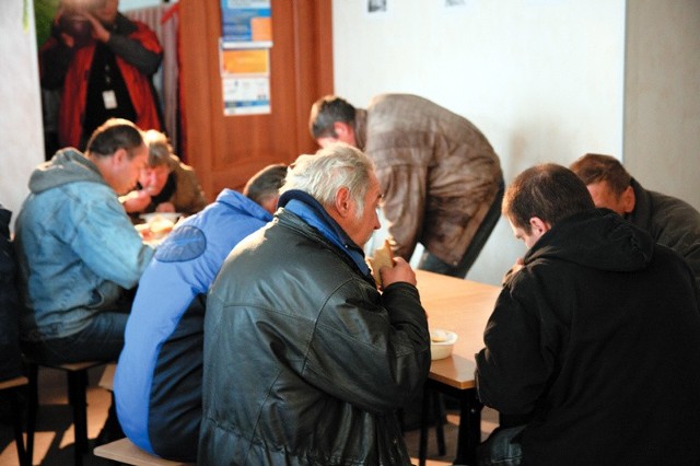 zaprasza potrzebujących