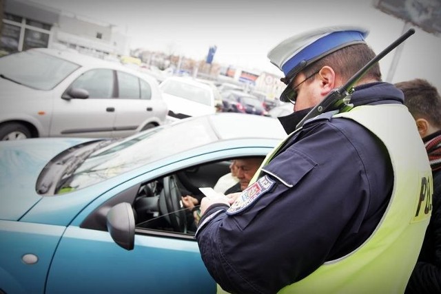 Prawo jazdy w telefonie i rejestracja samochodu online. Duże udogodnienia dla kierowców w 2020 roku