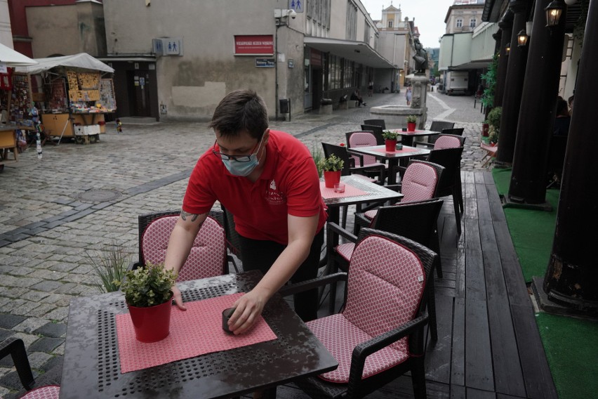 Pracownicy gastronomii już od pierwszych dni mają ogrom...