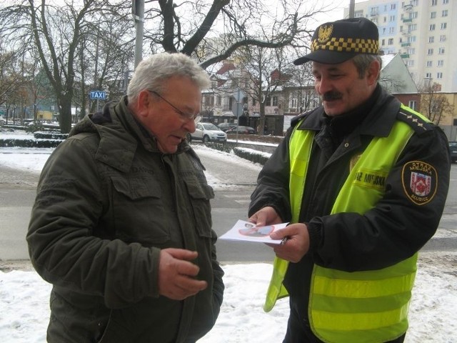 Już w ubiegłym roku strażnicy miejscy wręczali słubiczanom ulotki dotyczące skutków spalania odpadów.