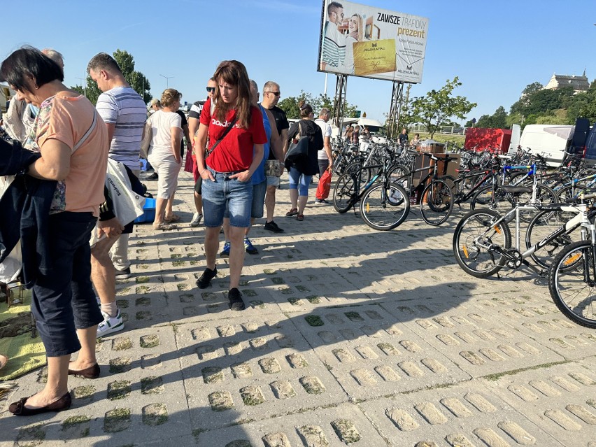 Ciekawostki na giełdzie w Sandomierzu w upalną sobotę 15 lipca. Co kupowano? Zobacz zdjęcia
