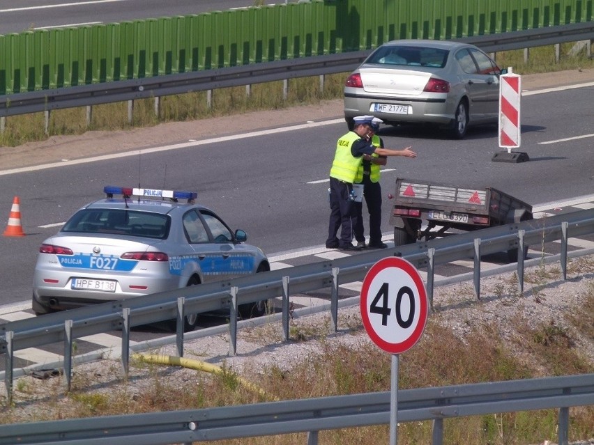 Wypadek na A-2. Pijany kierowca jechał pod prąd. Trzy osoby ranne [ZDJĘCIA]