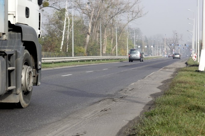 W weekend znów naprawa Karkonoskiej. Kierowcy: Największe koleiny i tak nie znikną