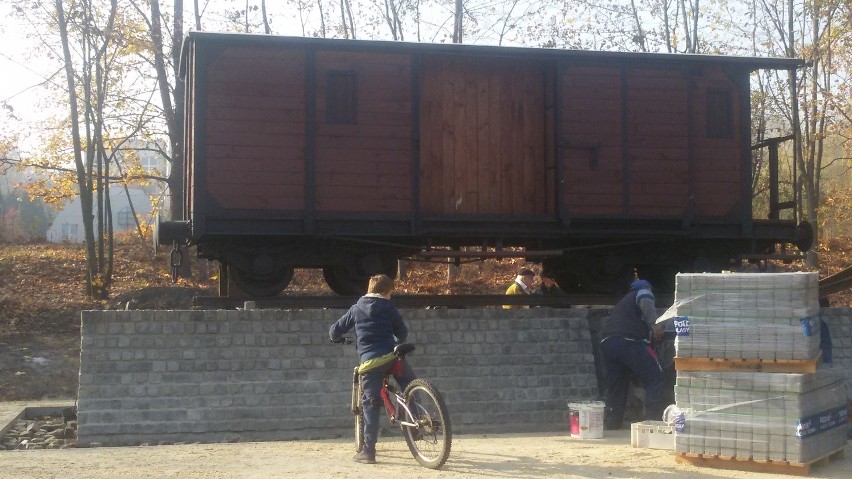 Bytom: Upamiętnią Tragedię Górnośląską. Pomnik w Miechowicach